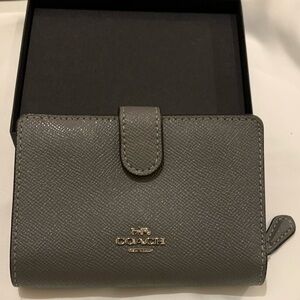Coach Medium Corner Zip Wallet Gray Leather. Like new. Unused perfect condition!